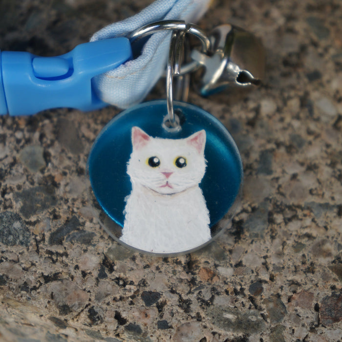 White with Amber Eyes Cat Charm